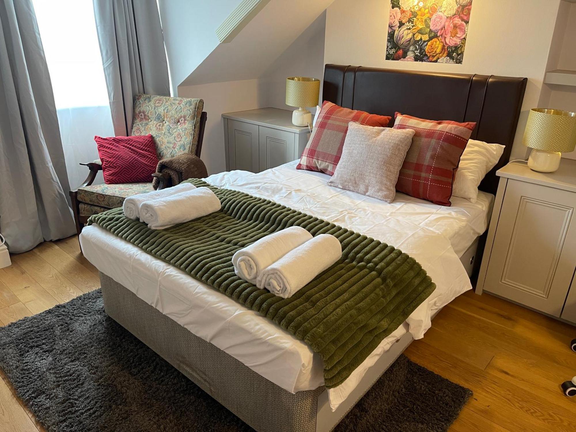 London Luxe Rooms Surbiton Exterior photo
